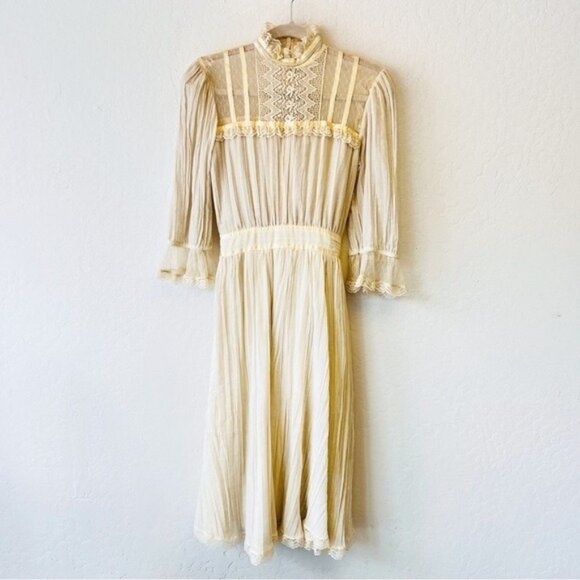 Vintage Victorian Lace Length Cream Colored Dress - Picture 4 of 13